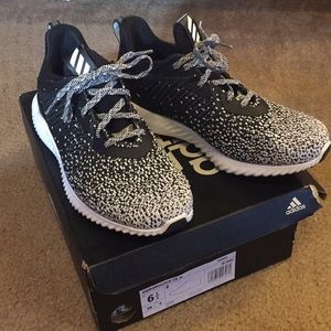 Adidas alphabounce women’s size 6.5 NIB!!